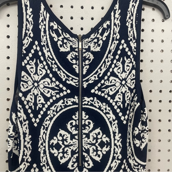 Romeo and Juliet Couture Sleeveless Navy Blue & White Knit Dress Sz L - Picture 3 of 12